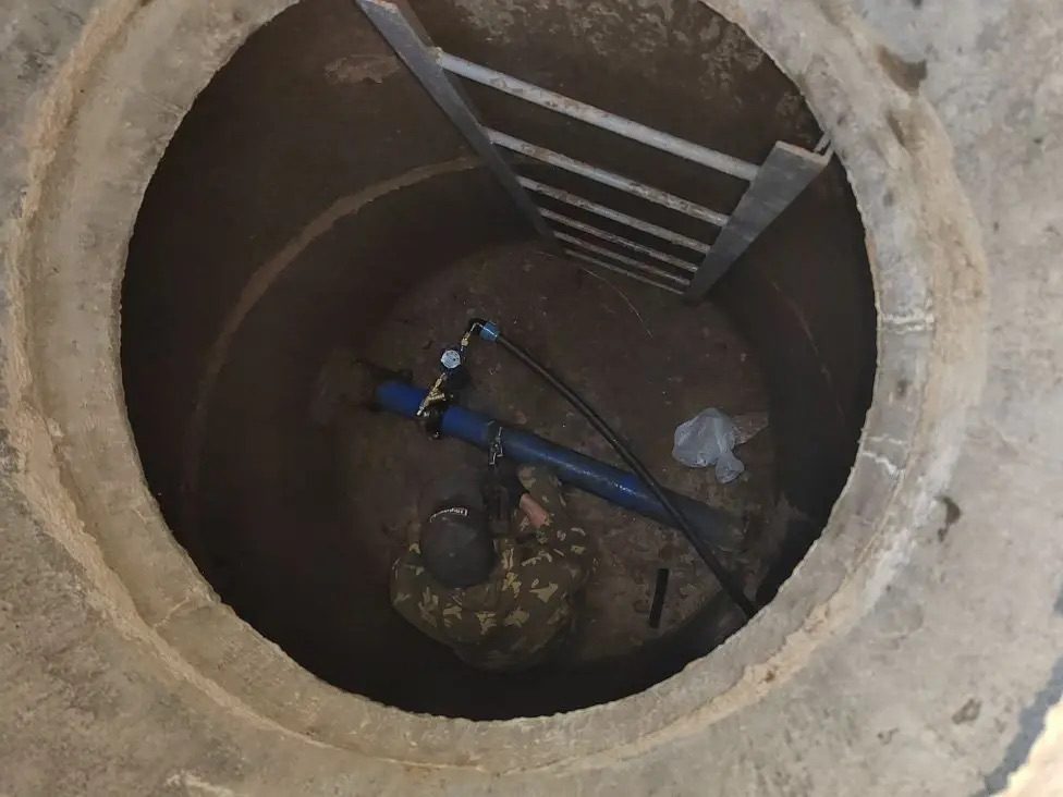 Монтаж водопровода внутри кольца